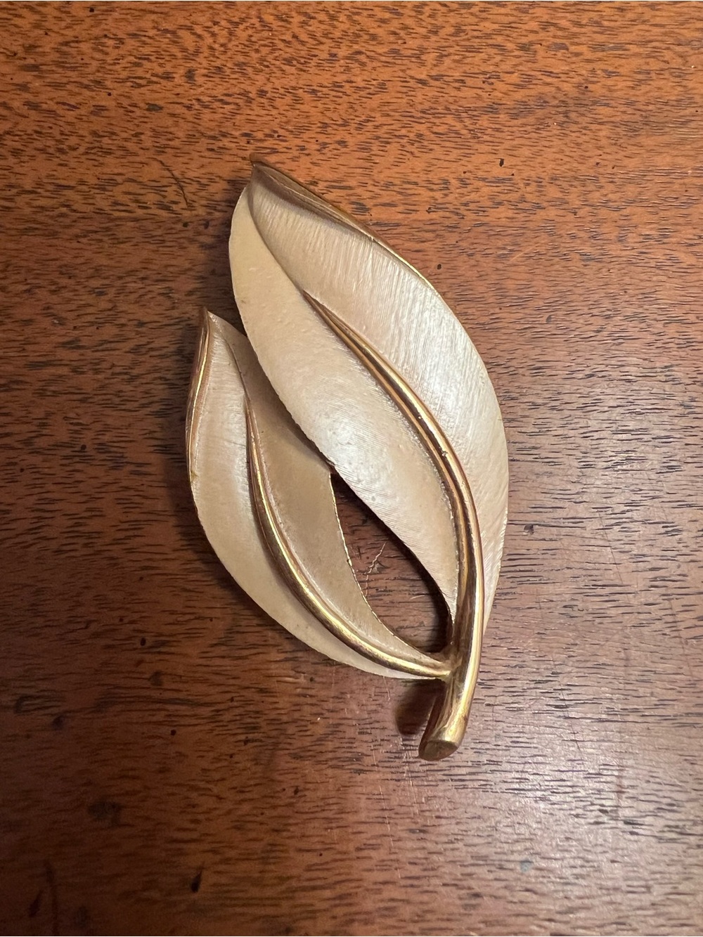 Vintage Sarah Coventry Ivory Enameled Leaf Brooch
